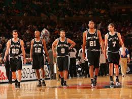 2006 Spurs Manu Ginobili Bruce Bowen Tony Parker Tim Duncan And Fabricio Oberto San Antonio Spurs San Antonio Spurs Basketball Nba Champions