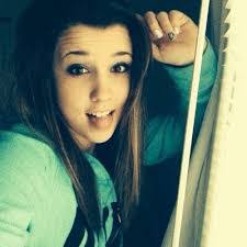 Leah Hewitt's Instagram, Twitter & Facebook