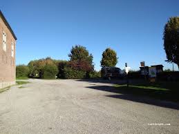 De dichtstbijzijnde stations bij krefel zijn: Parking Jour Et Nuit Burdinne Rue De La Burdinale Liege Belgium