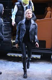 6 Perfect Outfits Celebs Always Wear With Dr Martens Dr Martens Boots Outfit Dr Martens Outfit Combat Boot Outfits