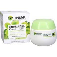 Crema faciala este foarte bogata in extract si ulei crema este imbogatita cu extracte de galbenele, aloe vera si ximenia, ulei de macadamia, jojoba, avocado si rodie, emulsificatori naturali derivati din. Garnier Skin Naturals Crema Hidratanta De Zi Cu Strugure Pentru Ten Normal Si Mixt 50ml Www Mega Image Ro