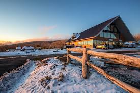 7 Places To Enjoy Snow Near Melbourne Melbourne Lake Mountain Ski Holidays