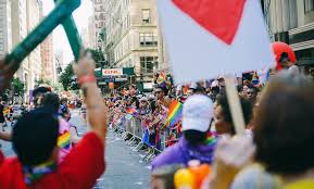 La marcha es un evento que nos une a todos en comunidad, nos invita a celebrar y también a luchar por los derechos adquiridos y los que faltan, por esta razón es que su lema para este 2021 es frente al desamparo: 10 Pride Celebrations From Around The World Passion Passport