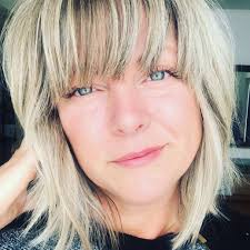 Vintage hand-woven rattan decorative basket with an upper green braided  trim & wooden handles 🧺✨ 13” L X 12.5” D X 8.5” H Brownsville Pickup📍