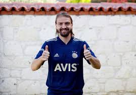Jun 09, 2021 · vedat'in kücüklügünde fenerbahce ile formasi vardi ozan transferi 6 yil önce gerceklesdigi icin ozan'in galatasarayli söynetilerini daha önce duymadim. Fenerbahce Yeni Sezon Formalarini Transferlerle Tanitti Aspor