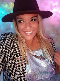 Sara So's Instagram, Twitter & Facebook