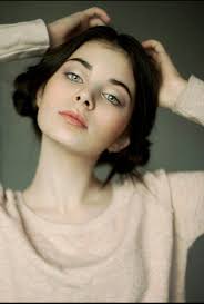 More lunghi capelli neri, ragazze dagli occhi verdi,. Occhi Verdi