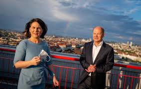Aus wikimedia commons, dem freien medienarchiv. Annalena Baerbock Trifft Auf Olaf Scholz Im Rbb