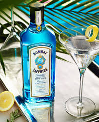 Use 1/3 part each of gin, blue curaçao, and peach schnapps mixed with 2 parts ginger ale or club soda. Pin On Drinks