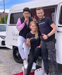 W kwietniu 2019 wraz z tgd został zrealizowany telewizyjny koncert wielkanocny pt. Ewelina Ruckgaber Z Gliniarzy Przedluzyla Wlosy Teraz Ma Dlugie Platynowe Blond Pasma I Wyglada Jak Barbie
