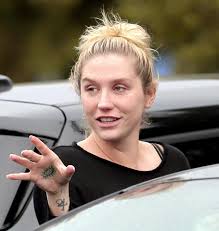 Kesha sans maquillage!...