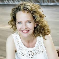 Edith Mohr's Instagram, Twitter & Facebook