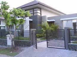 Maka pagar rumah minimlais juga jangan sampai luput dari sisi estetikanya. 70 Model Pagar Rumah Minimalis Kayu Dan Besi Dalam Membangun Sebuah Rumah Pagar Merupakan Satu Kompo Desain Rumah Minimalis Desain Rumah Kecil Rumah Indah