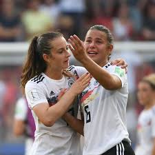 Im mai 2013 verkündete sie ihren wechsel zur sgs essen zur saison 2013/14. Frauen Wm Deutschland Fliegt Gegen Schweden Raus Olympia Traum Platzt Fussball