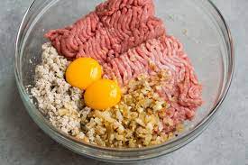 Daging bisa direndam dulu dalam suhu normal supaya tak beku dan bisa dimasak dengan mudah. Resep Masak Tim Telur Daging Yang Simpel Dan Praktis Lembut Banget
