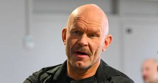 Veitsi kädessä yöhön! Niko Ranta-ahon ja räppäri-Williamin sekavat  kotibileet