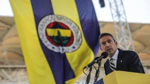 Fenerbahçe başkanı ali koç, yüksek divan kurulu toplantısı'nda konuşma yaparken bir sineğin saldırısına uğradı. Fenerbahce Nin Yeni Baskani Ali Koc Kac Yasinda Serveti Ne Kadar Nereli Ali Koc Kimdir Son Dakika Haberleri