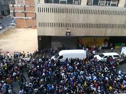 #jmpd officers apprehended 30x looters at diepkloof square, in diepkloof soweto. Watch Pupils Go On Looting Rampage In Joburg Cbd Shopkeeper Injured News24
