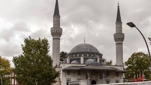Hits 17 jul 2017 14:00 pm kanada peluk bayi pengungsi suriah bernama justin trudeau. Ada Pajak Masjid Untuk Umat Muslim Di Jerman Jerman Berita Dan Laporan Dari Berlin Dan Sekitarnya Dw 27 12 2018