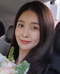 Kang Seo's Instagram, Twitter & Facebook