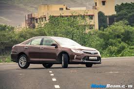 A sua segurança, a de sua família e a de seus amigos são prioridade para a toyota. 2015 Toyota Camry Hybrid Test Drive Review