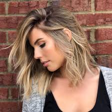 These beachy waves for long hair and oval faces are divine! 24 Medium Hairstyles For Oval Faces In 2020
