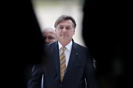 No cálculo para uma eventual candidatura à presidência da república em 2022, o apresentador e empresário luciano huck se as informações são do jornal o estado de s. Eleicoes 2022 Bolsonaro Lidera Pesquisa Em Todos Os Cenarios Lula Haddad E Moro Dividem 2Âª Colocacao Jovem Pan
