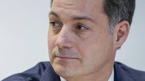Er war von dezember 2018 bis september 2020 vizepremier und minister für finanzen und entwicklungshilfe in der föderalen regierung wilmès. Le Premier Ministre Alexander De Croo L Homme Qui A Debranche La Prise Le Soir Plus
