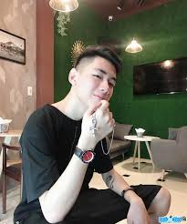 Con trai cưng của mẹ, thích ăn diện lấy le. Ca SÄ© K Icm