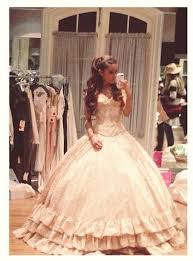 It was one of the singer's most memorable red carpet moments: Fashion Divas