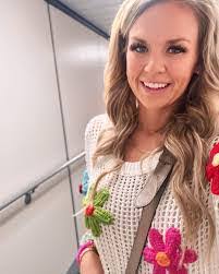 Lori Gabbert's Instagram, Twitter & Facebook