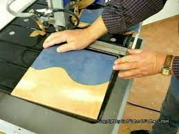 Brechen sie die fliese an der sollbruchstelle mit dem fliesenhammer, einer brechzange oder dem fliesenschneider. Schneiden Eines Dekors Mit Der Karl Dahm Diamant Bandsage Youtube