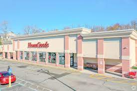 A place to hike with the family. 65 Shore Rd Port Washington Ny 11050 Retail For Lease Loopnet Com