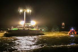 Sport accommodatie urk is een stichting die sporthallen, turnhal en diverse horeca gelegenheden beheert t.b.v. Open Motorvrachtschip Bonito Maakt Water Op Ijsselmeer Bij Urk Schuttevaer