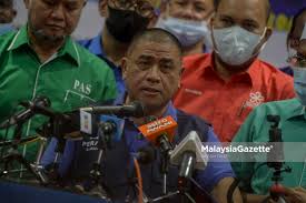 Majlis istiadat angkat sumpah menteri besar perak baharu, pengerusi harapan perak, ahmad faizal azumu di hadapan sultan. Saarani Sudah Dapat Sokongan 30 Adun Jadi Mb Perak Mykmu Net