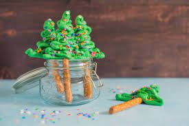 Kids will absolutely love these christmas tree cupcakes. 26 Awesome Winter And Holiday Recipes For Kids