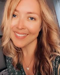 Looking for a friend to hang out, maybe city Park or museum! I'm 42 no  kids, no ex wife!