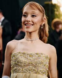 Followed the yellow brick road and it led us to Ariana Grande at the  #GoldenGlobes 💛