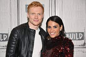 Becoming royal, a sequel to last year's surprise hit harry & meghan: Fans Divided Over Becoming Royal Lifetime Movie That Depicts Meghan Markle And Prince Harry S Relationship