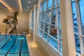 Byen ligger innenfor grensene av ålesund kommune og inngår i tettstedet ålesund med sula. Alesund Bybad Et Kjempeloft For Byen