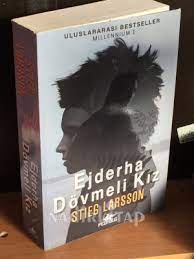 Ejderha dövmeli kitabın asıl karakteri ise lisbeth salander. Ejderha Dovmeli Kiz Millennium 1 Kitap Yeni Kapak Stieg Larsson Nadir Kitap