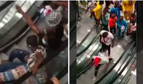 Primeras Escaleras Electricas Provocan Accidentes Y Heridos En Camerun