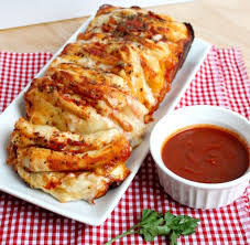 4 Ingredient Pizza Pull Apart Bread This Quick And Easy Appetizer Recipe Only Requires Dough Sauce Cheese And Your Favorite Topping Food Recipes Yummy Food