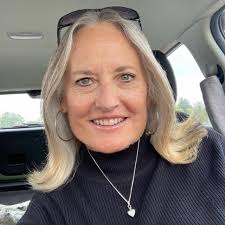 How many neighborhood grocery stores were in Loveland in the 1950s?