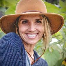 Ashley Whiting (ashleywhiting)