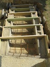 Eine Treppe Aus Stahlbeton Gartenbau Selber Gemacht Landschaft Treppe Garten Stufen Treppe Bauen