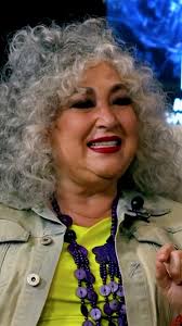 Uno de mis grandes éxitos a través del tiempo. 🕰️​ ¿Qué versión les gusta  más, amores? Escríbanme sus respuestas.