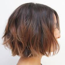 Cheveux Courts Avec Balayage Brun Colour Avec Balayage Brun Cheveux Colour Courts Balayage Cheveux Courts Cheveux Courts Bruns Cheveux Courts
