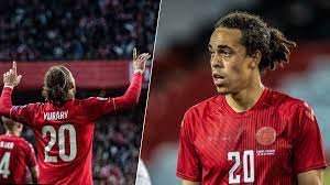 Mit einem emotionalen sieg löst dänemark das ticket für die runde der besten 16 teams. Yussuf Poulsen Warum Steht Yurary Auf Seinem Trikot Sportbuzzer De