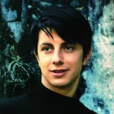 Idade, cidade natal e biografia de Alain Barrière